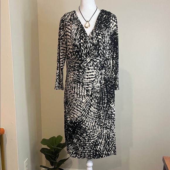 Lauren Ralph Lauren Dresses & Skirts - Lauren Ralph Lauren Women’s Black and Cream Long Sleeve Dress Size 12